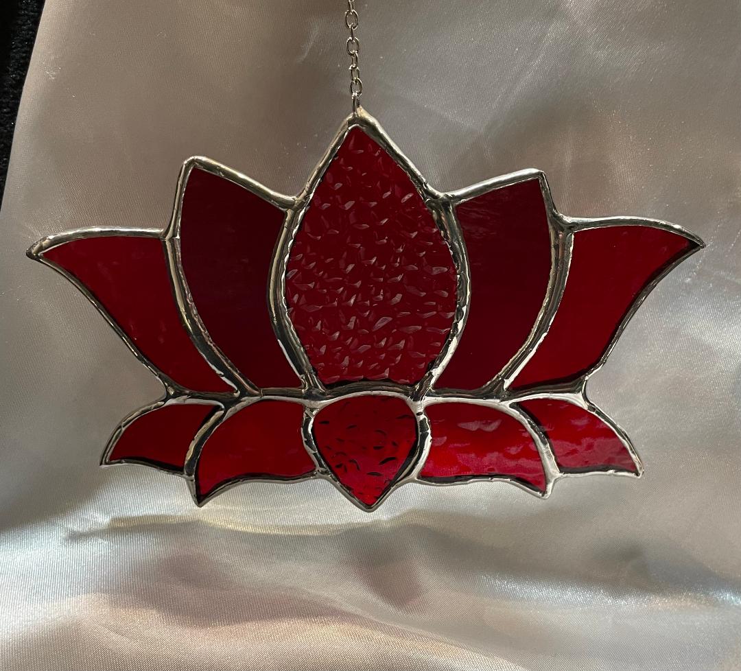 Lotus Medium